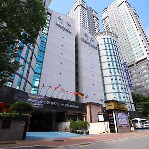 Amour Hotel